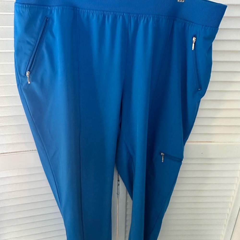 Royal blue Chicos capris​